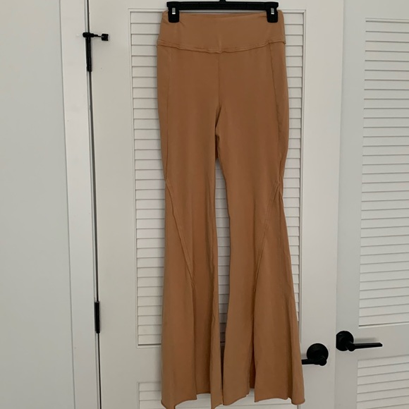 NWOT FP Movement Hot Shot Kick Flare pants size small - Picture 4 of 10